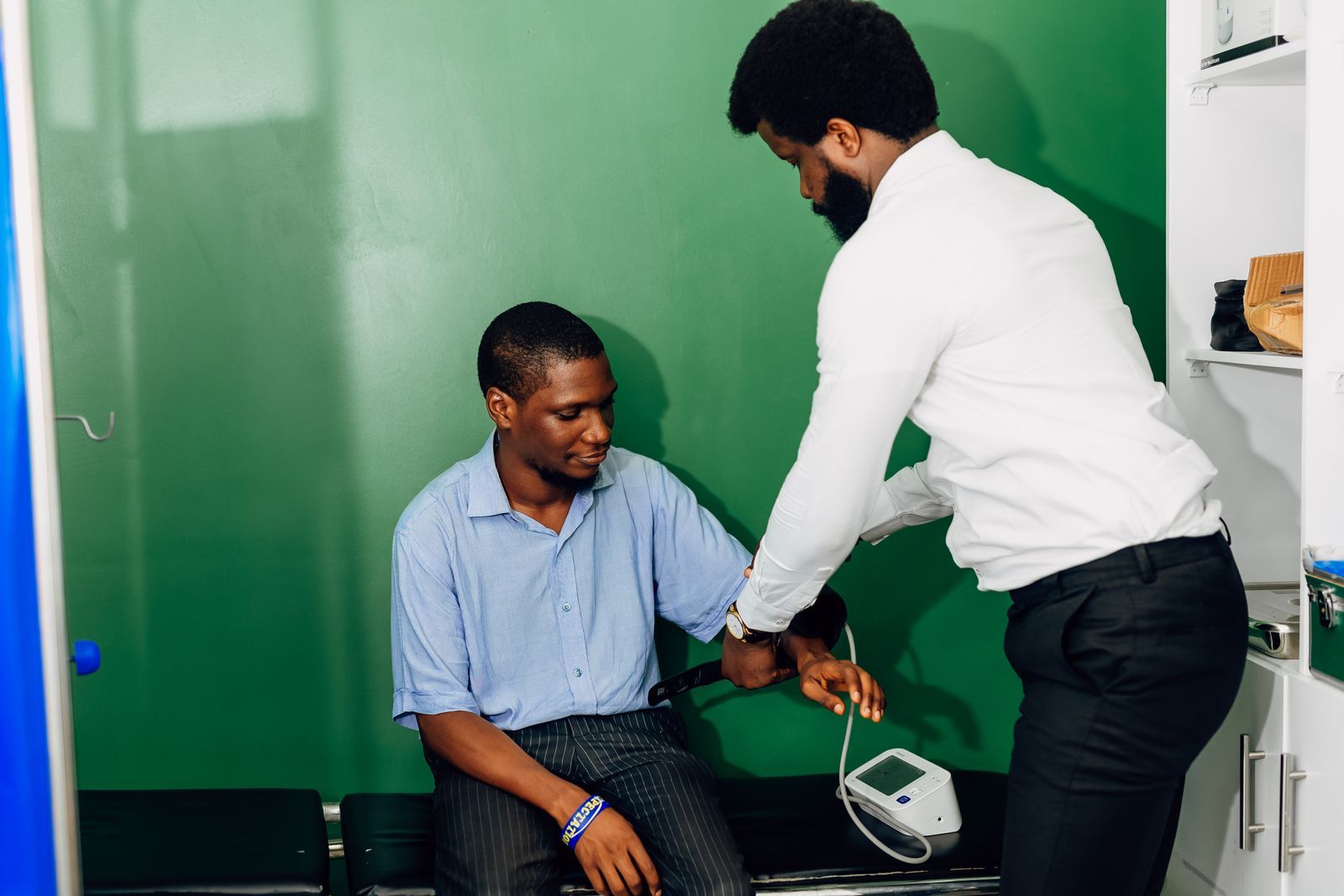 Clubfoot: two brothers who now race to school